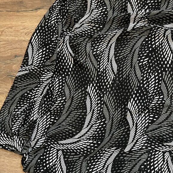 Lane Bryant Black White Striped Semi Sheer Roll Tab Blouse Size 22 24 - Picture 8 of 14